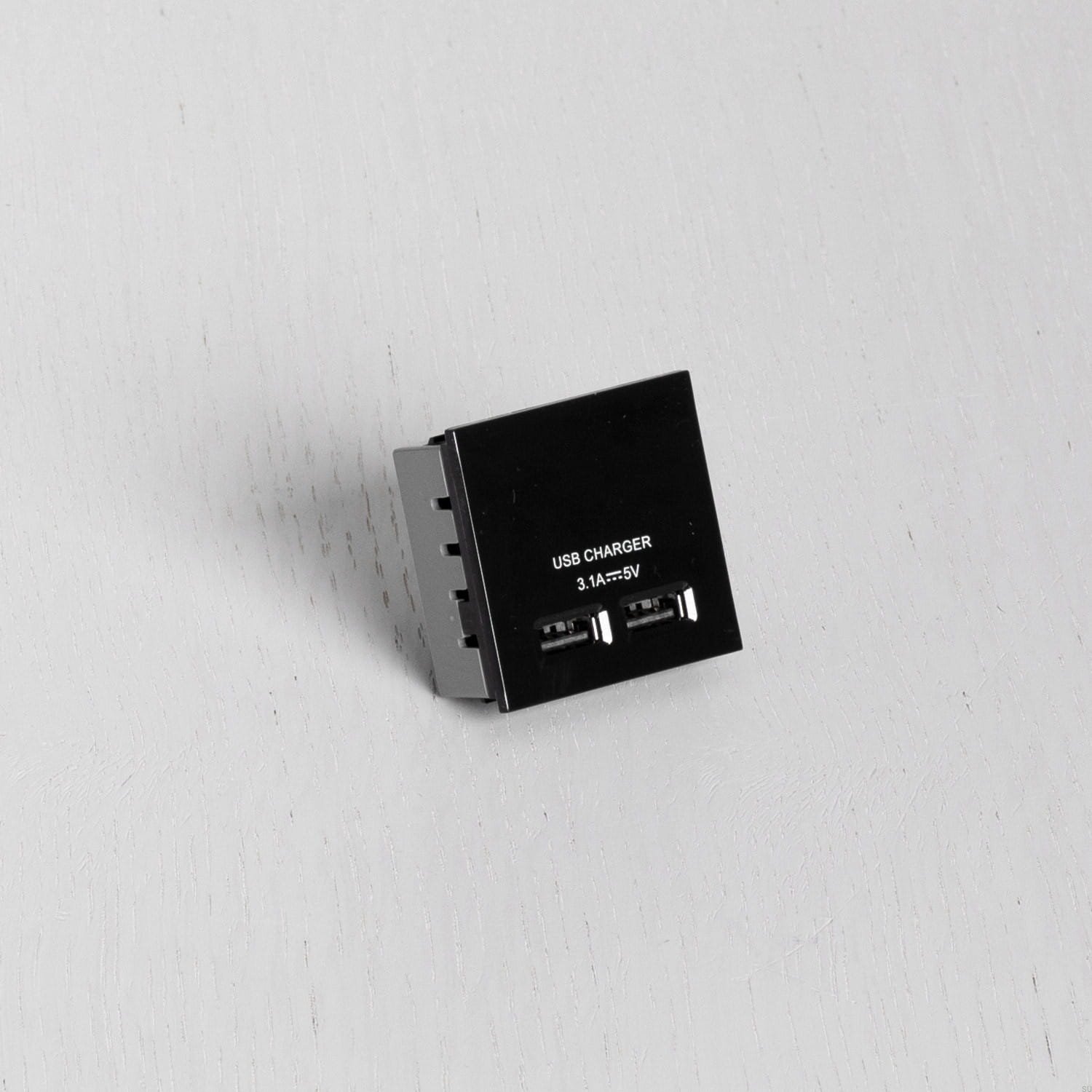 Wkład modułowy z dwoma portami USB czarny
