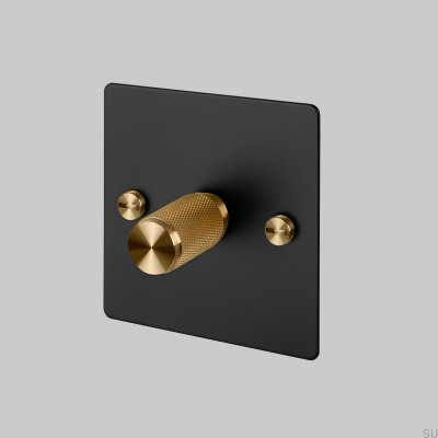 Dimmer LED Cross 1G 120W em aço preto com detalhes em latão, padrão britânico.