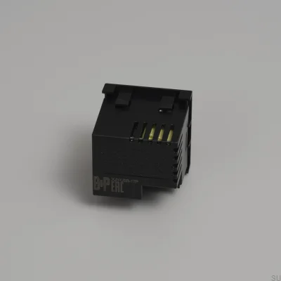 Módulo de carregamento rápido USB A+C em aço preto, padrão europeu.