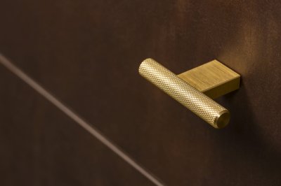 Puxador para móveis T-Bar Graf Mini, ouro escuro