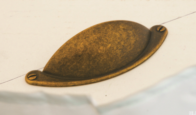 Puxador para móveis concha 1761 64 Bronze antigo