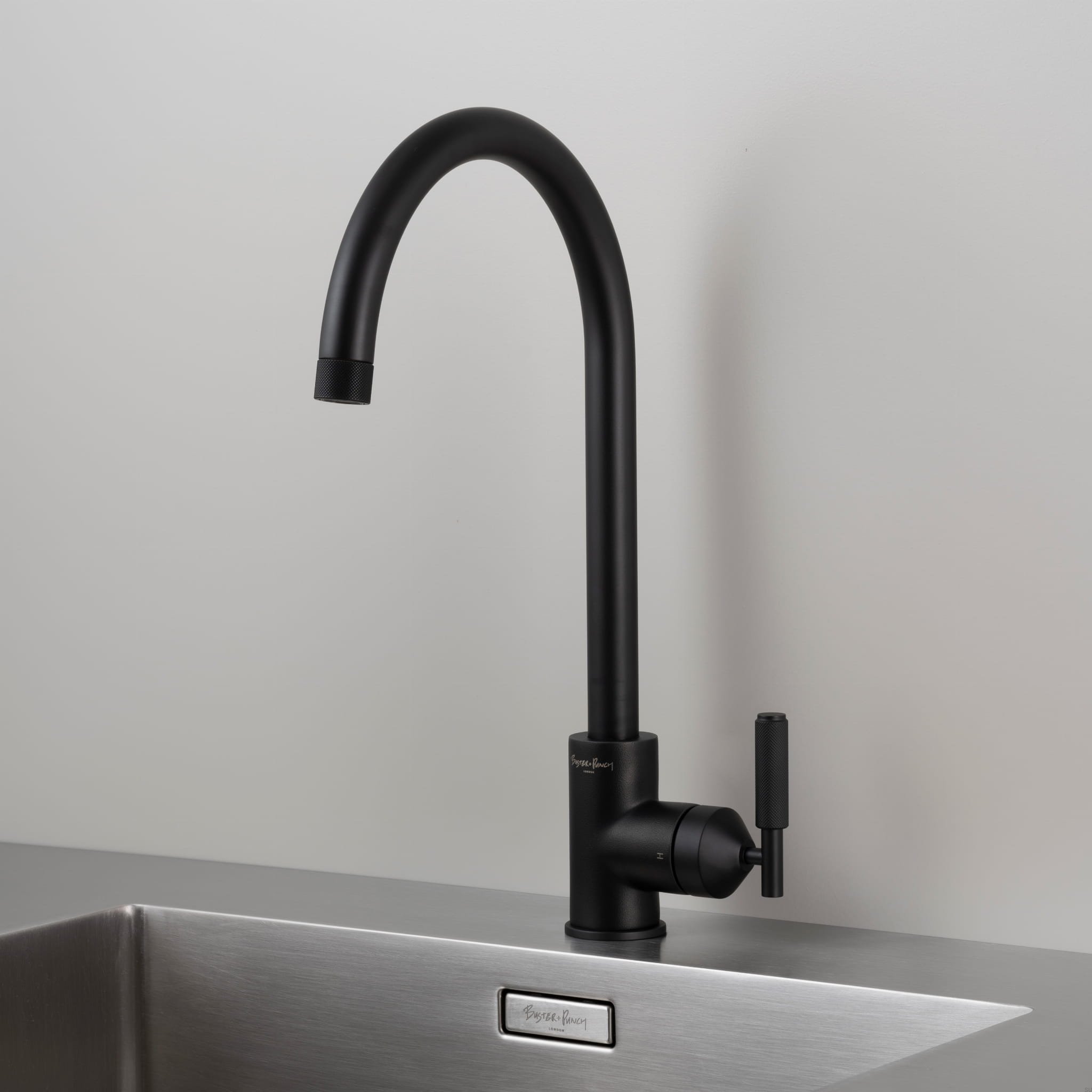 BP_Tap_Cross_ROW_Black_Web_Square_01.jpg
