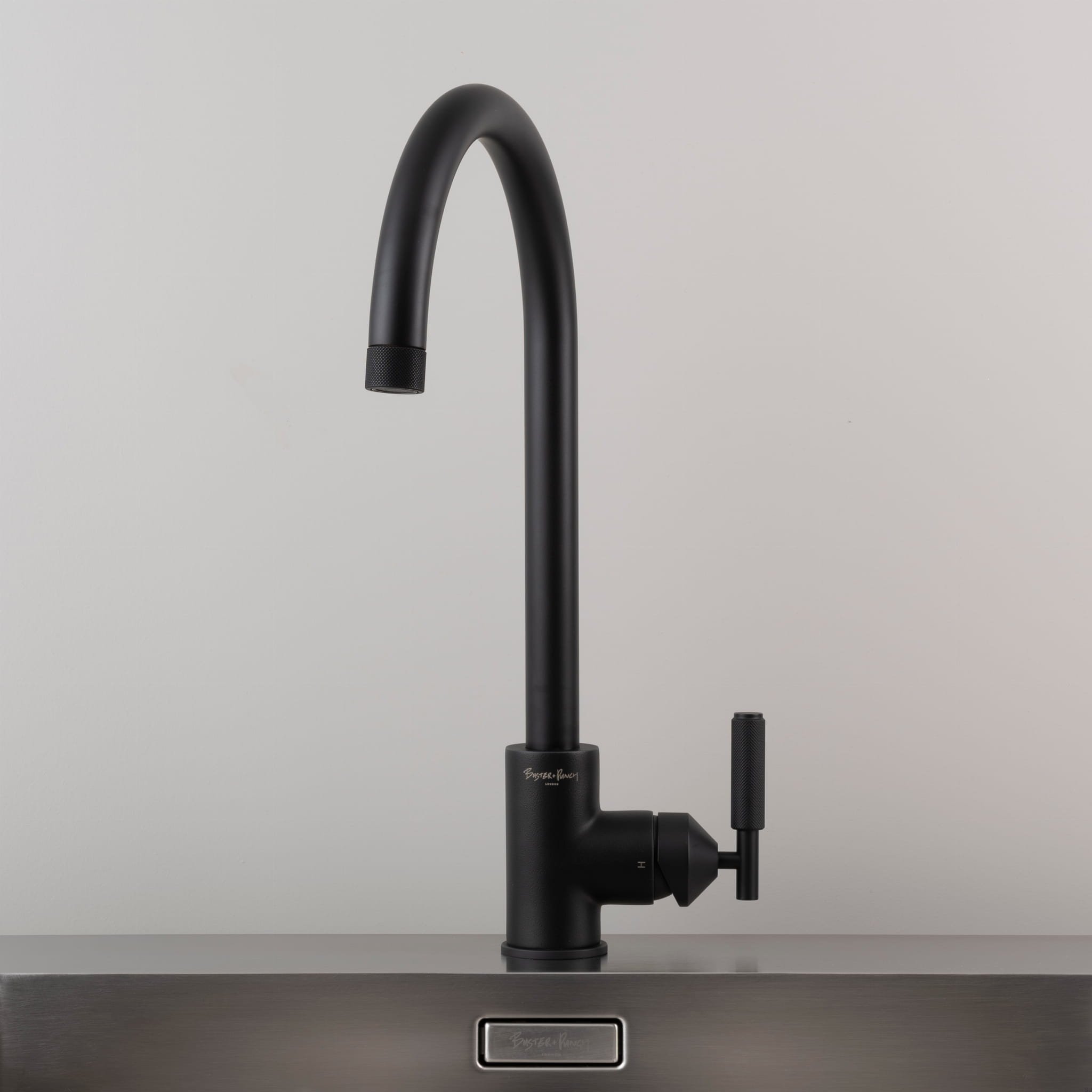 BP_Tap_Cross_ROW_Black_Web_Square_02.jpg