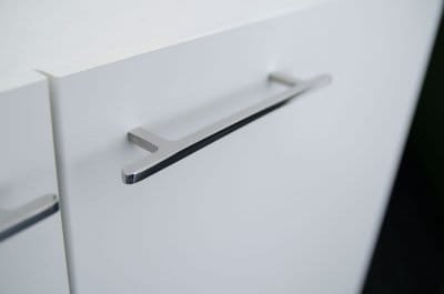 Puxador para móveis oblongo Flat Line 128, aço polido