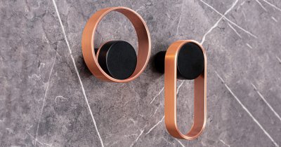 Orbit 75 Preto com Cabide de Parede em Cobre Escovado