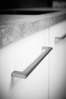 Puxador alongado para móveis Flat 448 Metal Prata