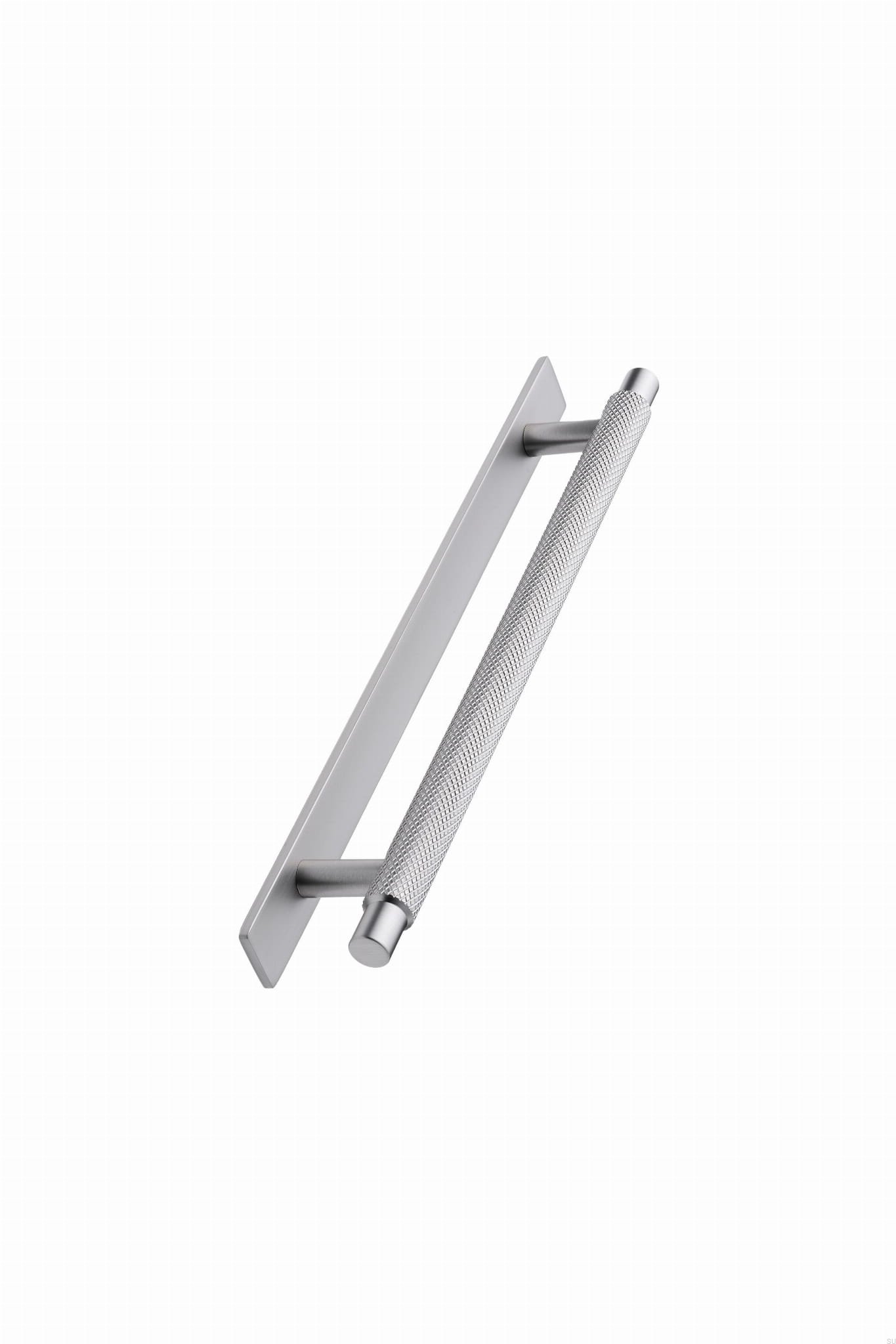 549020192-66--Uchwyt-meblowy-podłużny-Manor-Back-192-Metalowy-Srebrny-Furnipart-Skandynawskie-Uchwyty_1