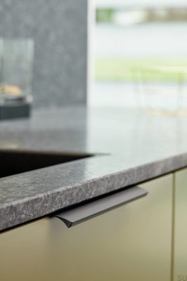 Puxador para móveis Edge Straight 600 em alumínio preto fosco escovado