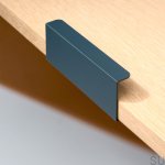 401089-11--Uchwyt-meblowy-krawędziowy-Hide-120-Metalowy-Niebieski-Toniton-Skandynawskie-Uchwyty_1