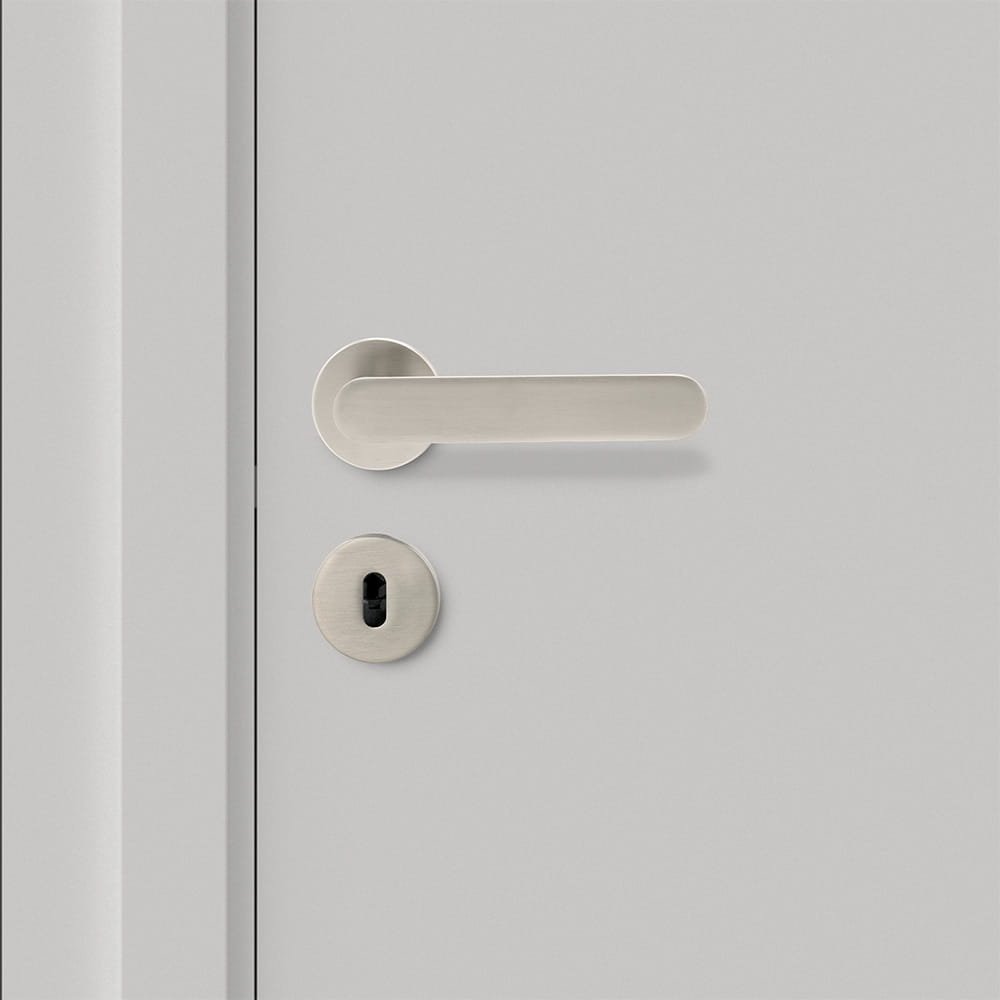 752031-41--Klamka-do-drzwi-Vibe-Plain-Aluminiowa-Srebrna-Szczotkowana-Standard-skandynawski-Beslag-Design-Skandynawskie-Uchwyty_2