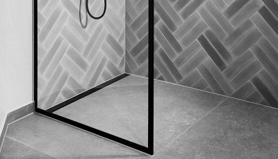 Vidro de chuveiro com moldura preta GlassLine 800