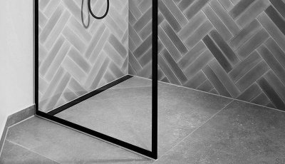 Vidro de chuveiro com moldura preta GlassLine 900