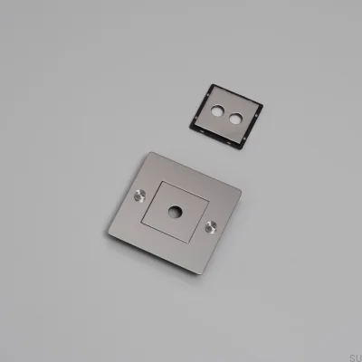 Moldura com preenchimento sem logotipo. Placa 1G em aço prateado, padrão europeu.