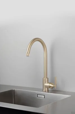 Torneira de cozinha linear em latão com conector europeu