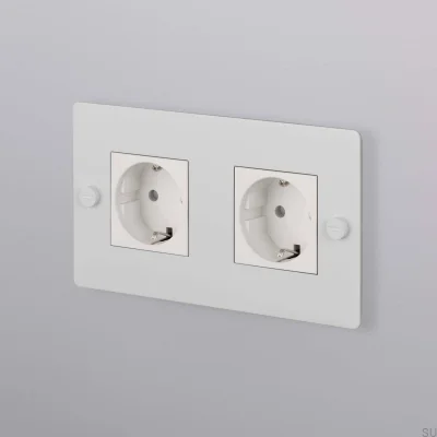 Tomada dupla tipo F cruzada 2G em aço branco, padrão europeu.