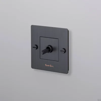 Interruptor único com logotipo Cross 1G em latão bronze queimado, padrão europeu.