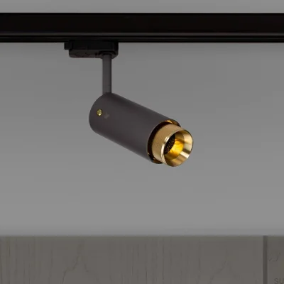 Luminária de trilho linear para escapamento, aço grafite com detalhes em latão.