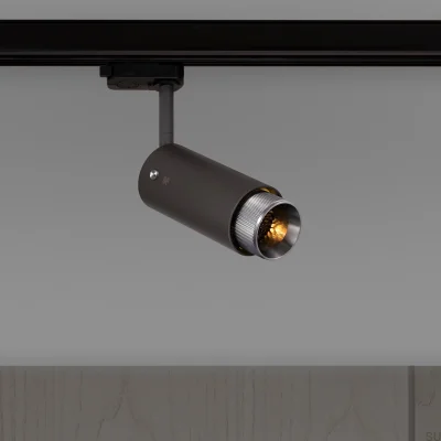 Farol auxiliar de longo alcance Exhaust Cross Track, em aço grafite com detalhes prateados.