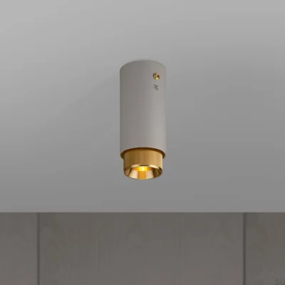 Luminária de teto Exhaust Linear em aço cinza com detalhes em latão