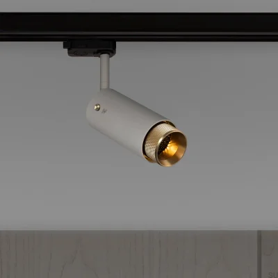 Farol auxiliar de longo alcance para escapamento, cinza aço com detalhes em latão.