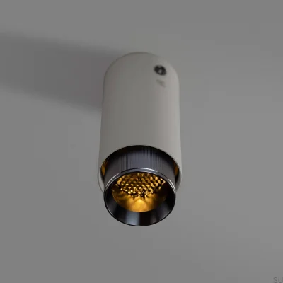 Refletor de teto linear em aço cinza-chumbo com acabamento em exaustão