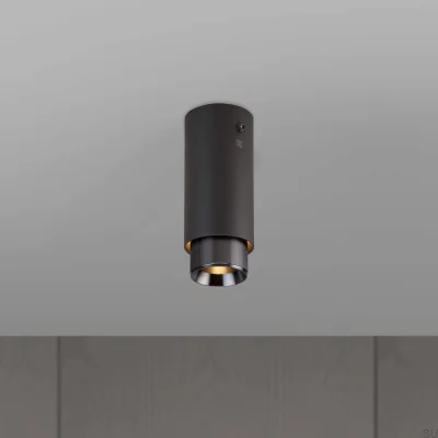 Refletor de teto linear em aço grafite com acabamento em tom de metal escuro para exaustão