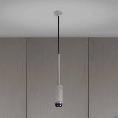 Luminária pendente Exhaust Linear Steel Gray com detalhes em aço queimado.