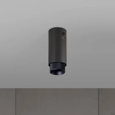 Luminária de teto com ponto de exaustão em cruz, aço grafite com detalhes em preto.