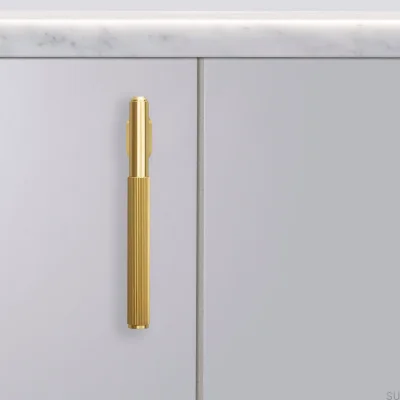 Puxador de móveis em latão com barra em L, modelo Linear 125.