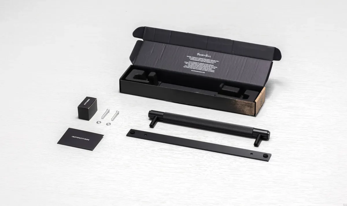 UPB-023993--Uchwyt-meblowy-podłużny-z-podkładką-Pull-Bar-Cross-Medium-Czarny-Buster-+-Punch-Skandynawskie-Uchwyty_5