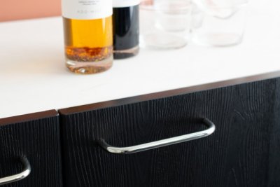 Puxador longo para móveis Grip 136, aço inoxidável polido