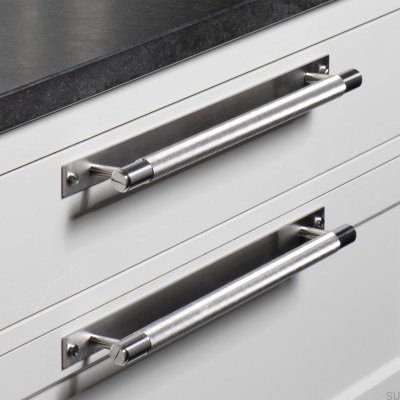 Puxador longo para móveis com placa transversal em aço 325 prateado.