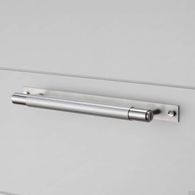 Puxador longo para móveis com placa transversal em aço 225 prateado.