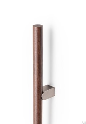 Puxador alongado para móveis Kumo Wood Big One 1056 em madeira de nogueira com acabamento em alumínio prateado escovado.